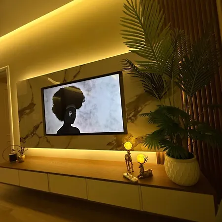 Modern Luxury Apartment-city Center-walk Anywhere 公寓 Durrës